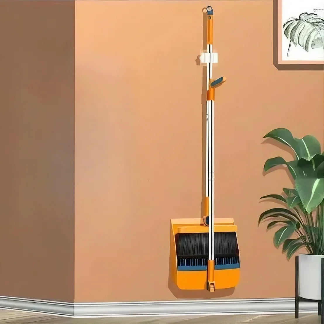 Una presentación gráfica de un set inteligente de escoba y recogedor para limpiar esquinas. La imagen central muestra el juego con un efecto de brillo en una sala de estar moderna. Tres detalles pequeños destacan: la junta giratoria de 180 grados en la escoba, el cabezal de perfil bajo llegando bajo los muebles, y el recogedor plegable con dientes integrados para una autolimpieza fácil. El fondo es un interior limpio con suelos de madera y plantas